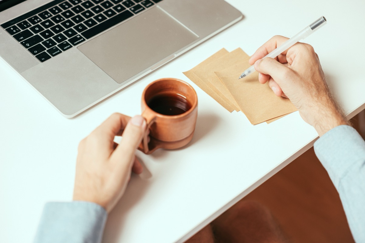 Therapist writing SOAP and DAP therapy notes